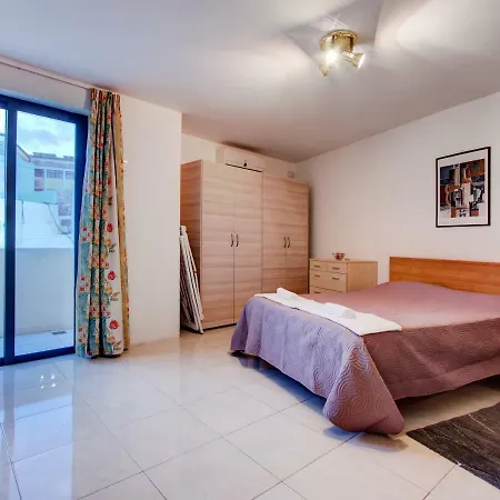 K14 -3bdrm Penthouse With Views - Superb Location Msida