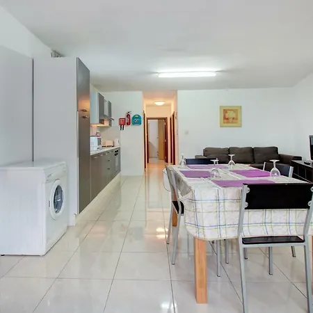 アパート K14 -3bdrm Penthouse With Views - Superb Location